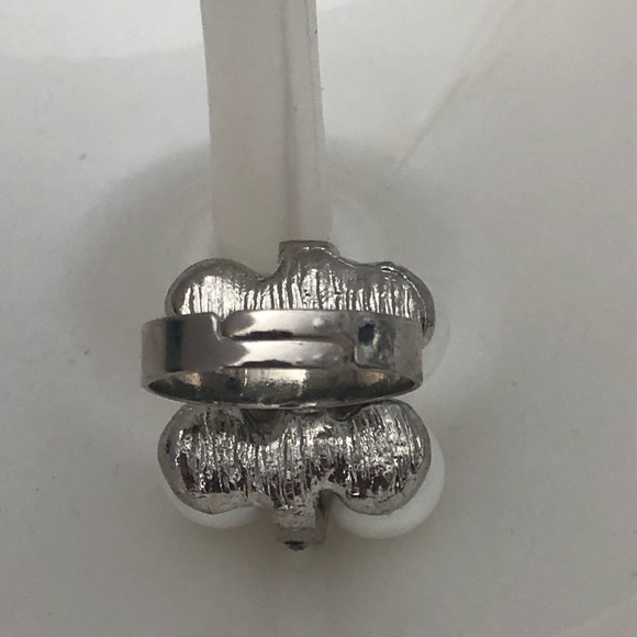 Guess Pearl Cluster Ring - Picture 6 of 6